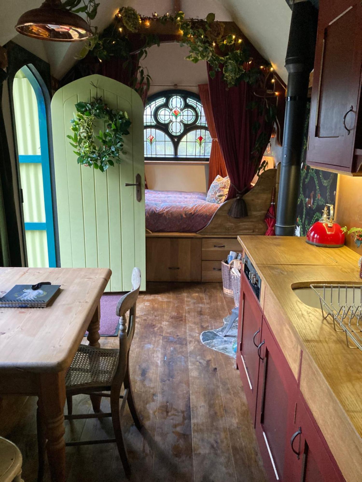 Enchanting Hand Painted Tabernacle With Hot Tub Bude