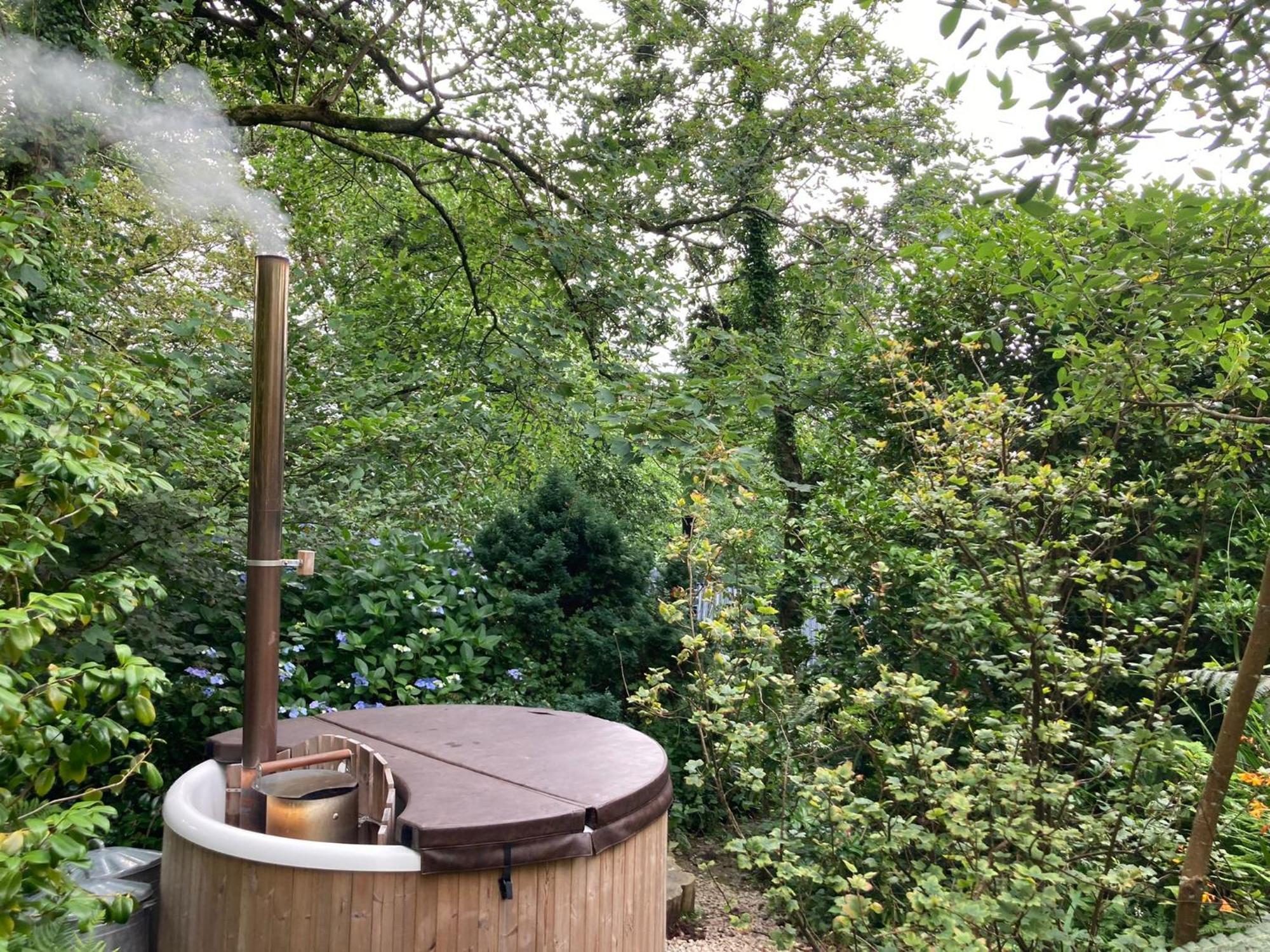 Enchanting Hand Painted Tabernacle With Hot Tub * Bude